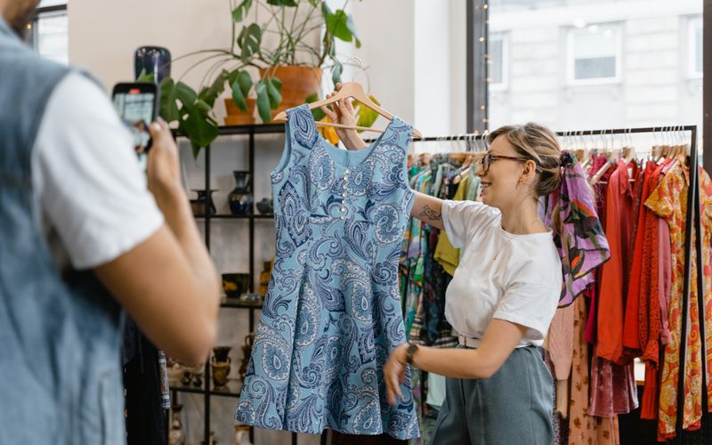 Featured image for “A Practical Guide to Live Shopping”: Live Shopping
